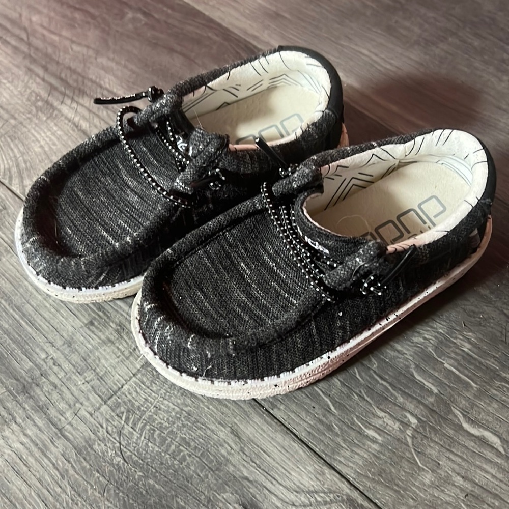Toddler boy size 7 Wally hey dudes.